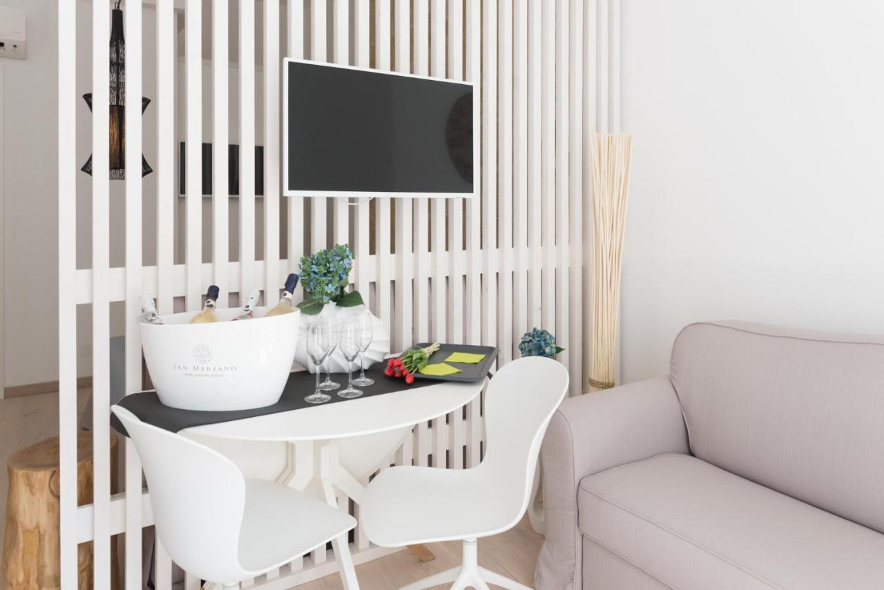 Mare Versus Luxury Suites Барлетта Екстер'єр фото